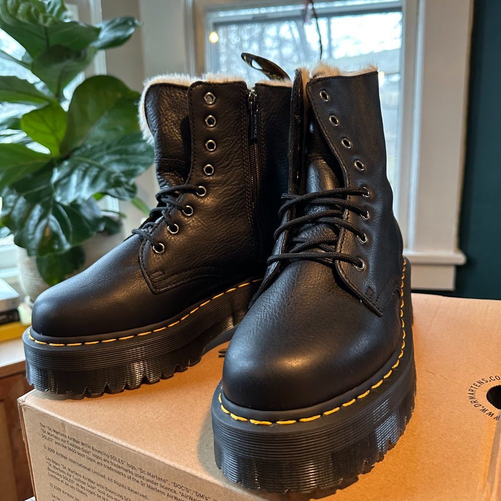 BNIB Jadon Leather Faux Fur Lined Platform